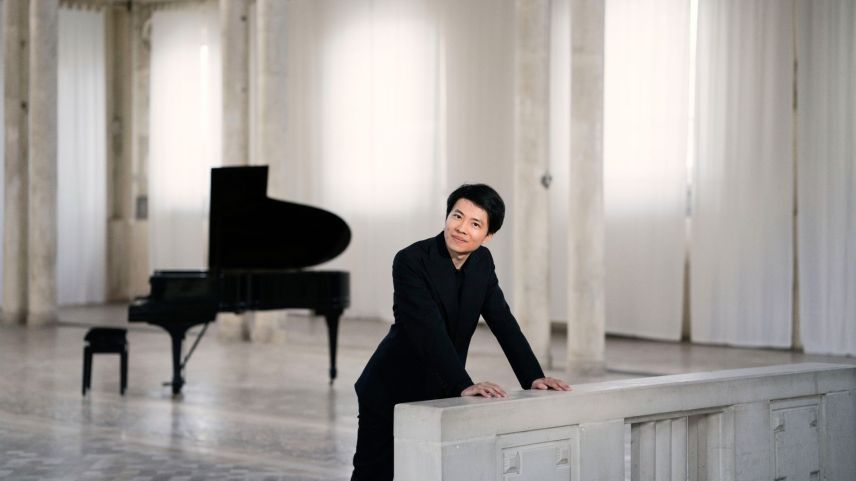 Kit Armstrong ist ein US-amerikanischer Pianist, Organist, Komponist, Wissenschaftler, Mathematiker, KI-Forscher und Universalkünstler. Foto: Marco Borggreve