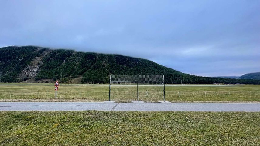 Der rund 2,5 Meter hohe Sicherheitszaun kommt punktuell zum Einsatz.	Fotos: z. Vfg