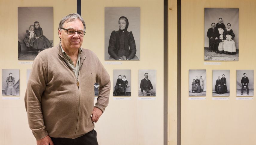 «Quist es da narrischem – che fotografias!», ha dit Ruedi Bruderer cur ch’el ha contemplà per la prüma jada las fotografias da Johann Feuerstein rescuvertas pür la stà passada (fotografia: Michael Steiner).
