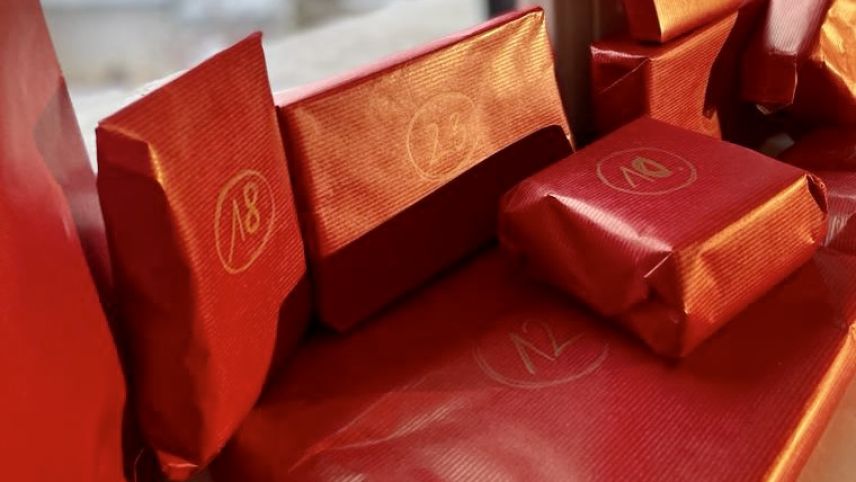 Es gibt keine Alterslimite für Adventskalender. Foto: Fadrina Hofmann