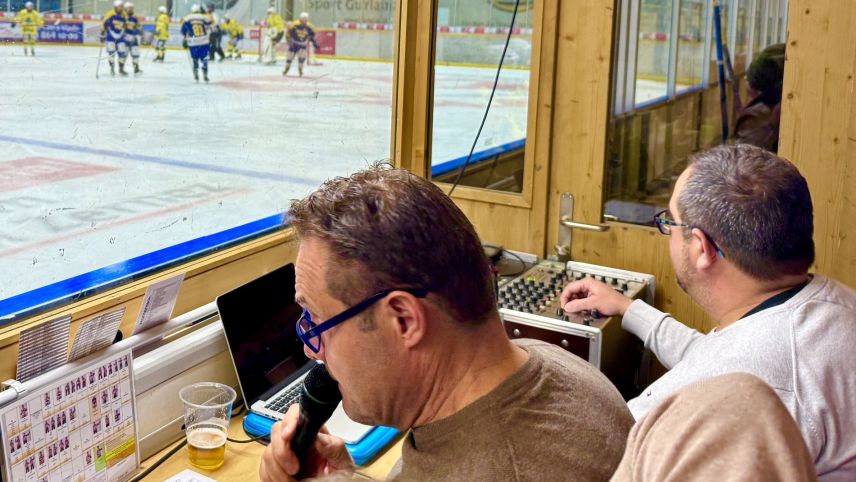 Im Speakerhäuschen ist es schön warm. Foto: Fadrina Hofmann