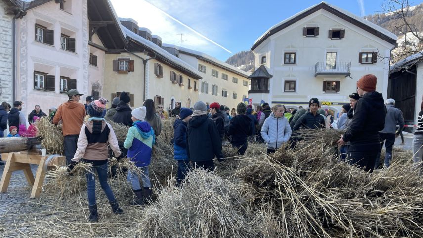 Nachmittags wird der Hom Strom in Plaz gebaut. Foto: Fadrina Hofmann