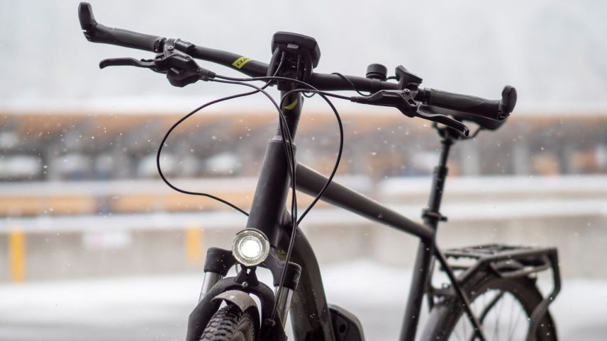 Die neue App «Cycle Track» der Suva liefert unter anderem Tipps für sicheres Fahren und empfiehlt zudem passende Ausrüstung. Foto: Daniel Zaugg