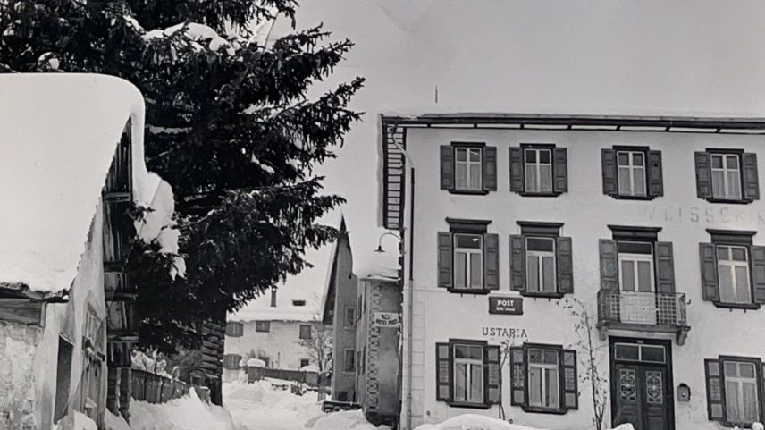 Aunz cu esser hotel, d’eira l’hotel Posta üna pauraria. Zieva uffizi postel ed eir lö inua cha gnivan müdos ils chavagls da charozzas. fotografia: mad