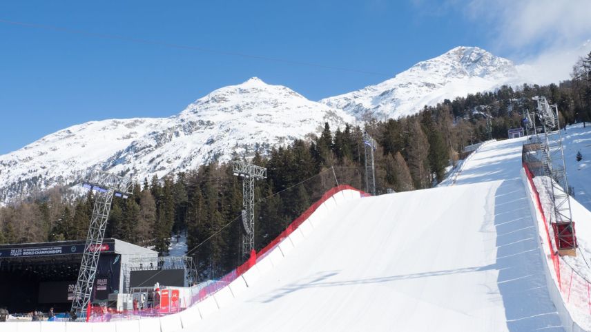 Der Schnee der Big Air-Schanze wird wiederverwendet. Foto: Reto Stifel