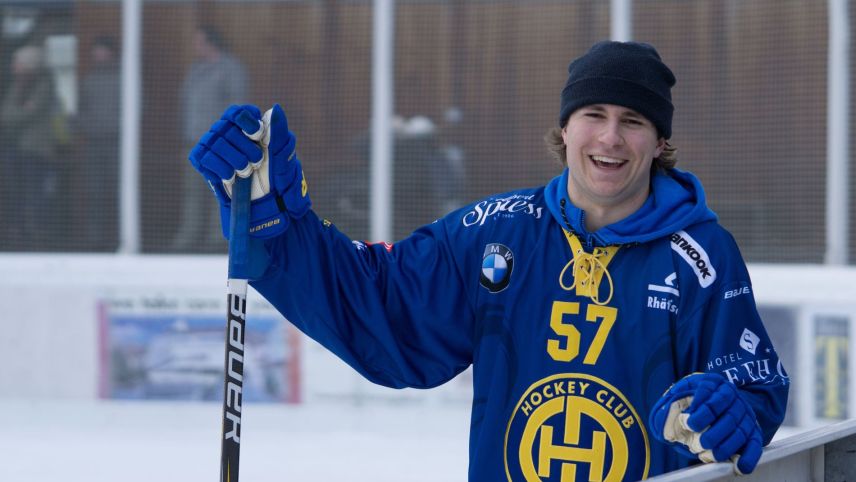 Il defensur Davyd Barandun dal HCD es nat in l’Ucraina e creschieu sü a Madulain (fotografia: Reto Stifel).