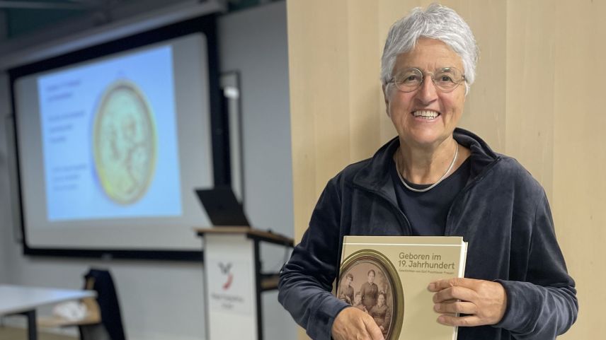 Silva Semadeni es amo adüna tuot surpraisa dal grond success cha seis cudesch ha (fotografia: Fadrina Hofmann).