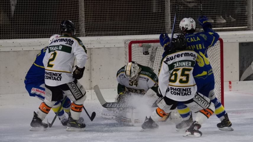 Erstes Heimspiel gewonnen: Der EHC St. Moritz besiegte am Samstag Illnau-Effretikon nach Penaltyschiessen mit 4:3 Toren. 	Foto: Rolf Müri