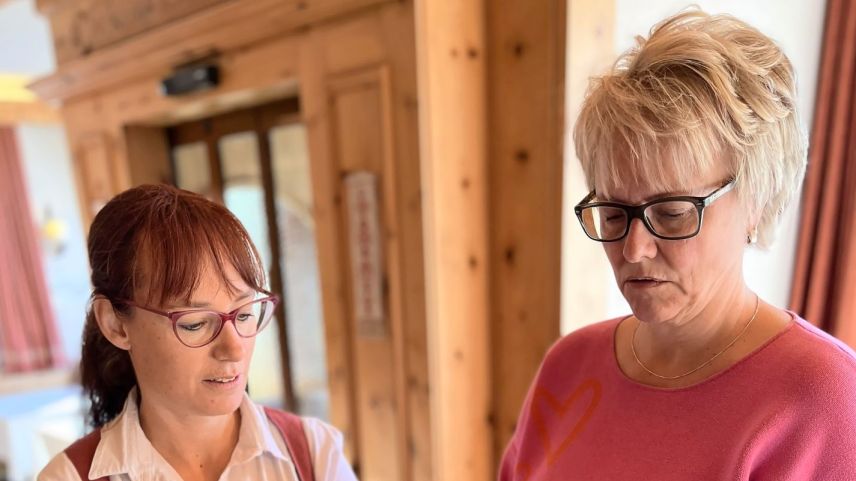 Sabine Kobler (rechts) mit den letzten Anweisungen.
