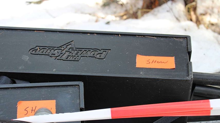 Die Aufbauarbeiten für die Modenschau im St. Moritzer Wald sind aufwendig und dauern mehrere Tage. Fotos: Julia Biffi