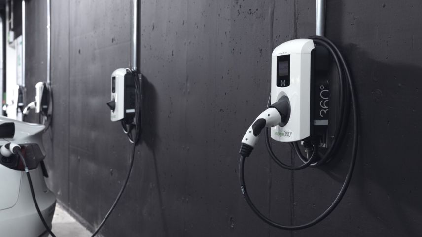 Eine Ladestation für E-Autos ist nur ein an der Wand montierter Kasten mit Kabelanschluss.		Foto: z. Vfg