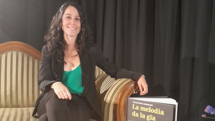 Valentina Parolini ho düraunt la pandemia scrit sieu prüm crimi per puter – l’impuls da scriver ün raquint per giuvenils ho’la clappo da sieus scolars (fotografia: mad).