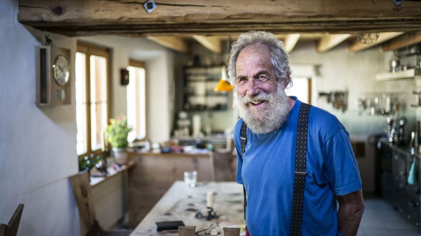 In dumengia passada es mort il paur, sculptur ed artist d’acziun Alesch Vital da Scuol (fotografia: Mayk Wendt).