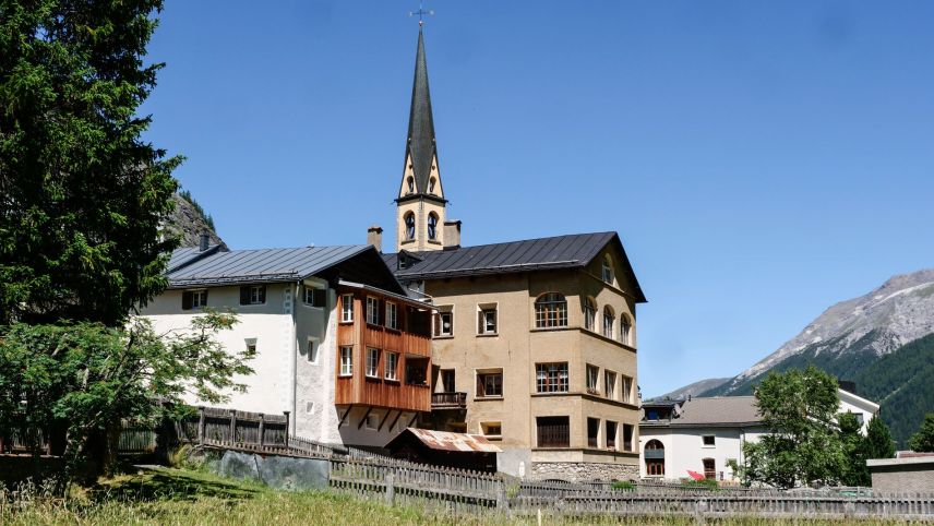 Der Architekturmix in S-chanf zeugt von einer wechselhaften Entwicklungsgeschichte. Fotos: Jon Duschletta