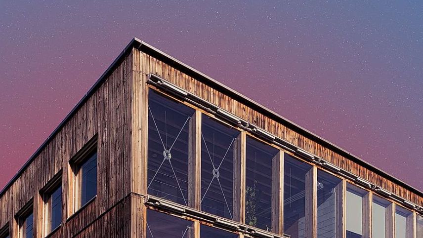 In Haldenstein steht das 1999 erbaute und mehrfach ausgezeichnete Büro- und Gewerbepassivhaus von Gasser. Foto: z. Vfg