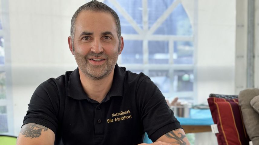 Neben seiner Aufgabe als Rennleiter amtet Flurin Bezzola in diesem Jahr auch als OK Co-Präsident des Bike-Marathons (Foto: Nicolo Bass).