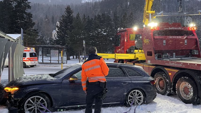 Die Polizei ermittelt die genauen Umstände des Selbstunfalls. Foto: Kantonspolizei Graubünden