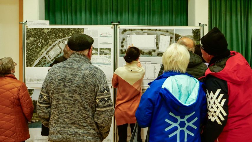 Die öffentliche Ausstellung der Wettbewerbsprojekte «Eishalle Islas» zog zahlreiche Interessierte an.