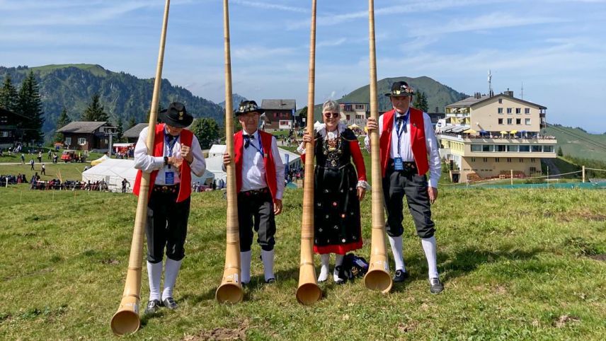 Das Alphorn-Ensemble Ils Infernals aus der Val Müstair.