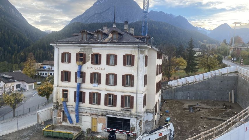 Las lavuors da fabrica da la Residenza Lischana sun bain avanzadas e cuntinueschan tenor plan (fotografia: Nicolo Bass).