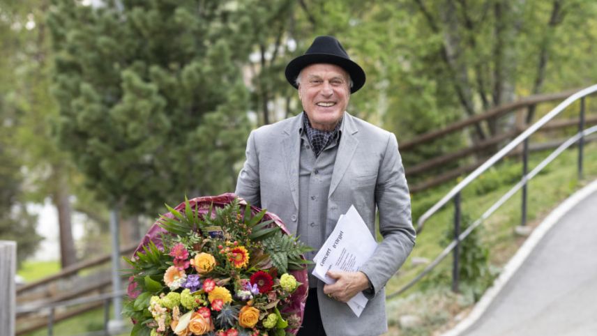 In venderdi saira es gnü surdat a Sent il Premi grischun da cultura 2022 a l’artist Not Vital (fotografia: Mayk Wendt).