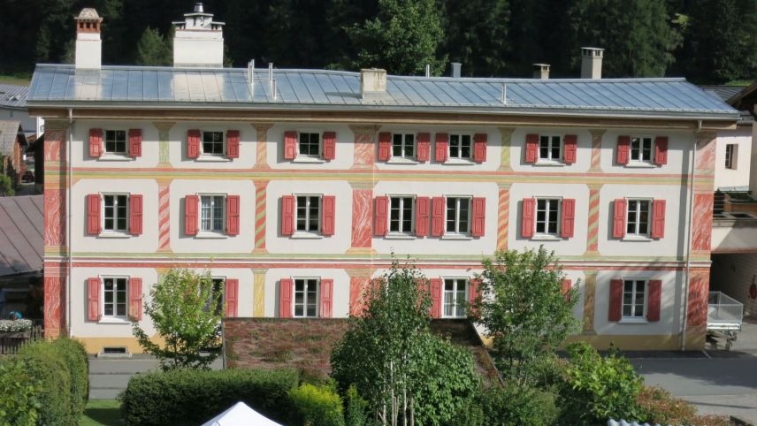 Die Chasa Flurin in Lavin wird per Ende Jahr geschlossen (Foto: z. Vfg).