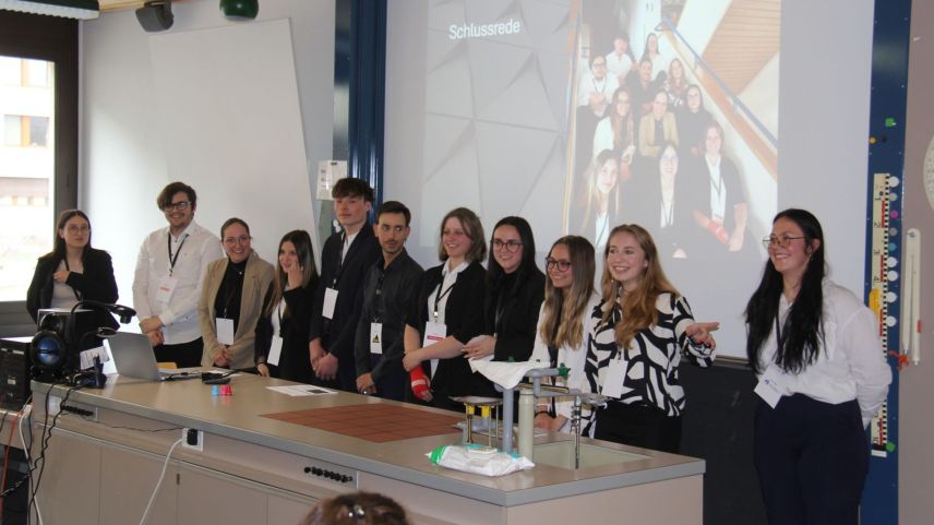 Die Lernenden der Detailhandelsklasse 22 haben einen Einblick in den Schulalltag gegeben. Fotos: z. Vfg