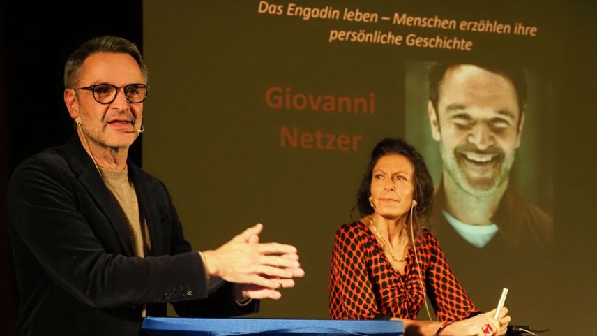 Er kann weder singen noch tanzen, ist aber ein gewiefter Causeur: Giovanni Netzer war zu Gast in der Gesprächsreihe «Im Engadin leben» und unterhielt sich mit Kulturvermittlerin Mirella Carbone.
Foto: Marie-Claire Jur