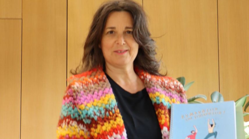 La mnedra da la Chesa Planta Samedan, Martina Shuler-Fluor, cul nouv mez d’instrucziun (fotografia: Martin Camichel).