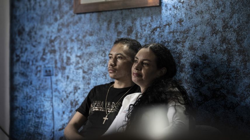 Mit Hilfe von Mayk Wendt hat Sebastian seine leibliche Mutter in Kolumbien gesucht (Foto: Mayk Wendt).