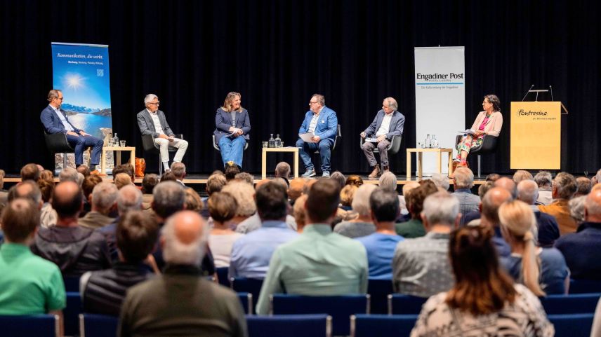 An der Podiumsdiskussion nahmen (von links) Duri Joos, Mario Cavigelli, Marijana Jakic, Nicolo Bass, Jakob Fuchs und Franziska Preisig teil (Foto: Jean-Marie Delnon).