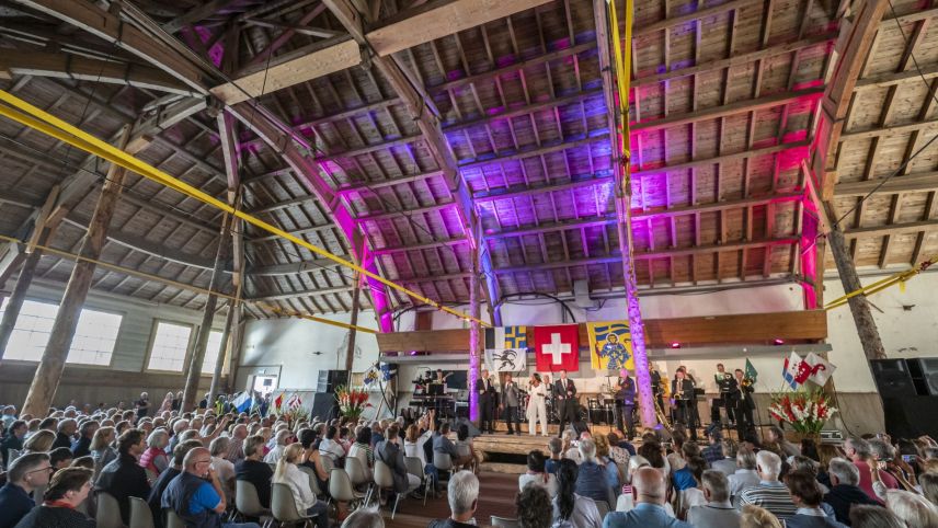 Solche Menschenansammlungen wie an einer 1. August-Feier gibt es in der St. Moritzer Reithalle vorerst nicht mehr. Foto: Daniel Zaugg