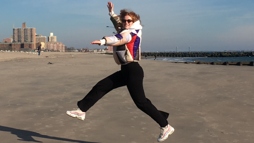 Lara Mercy-Glisenti auncha a New York aunz cu turner in Engiadina (fotografia: mad).