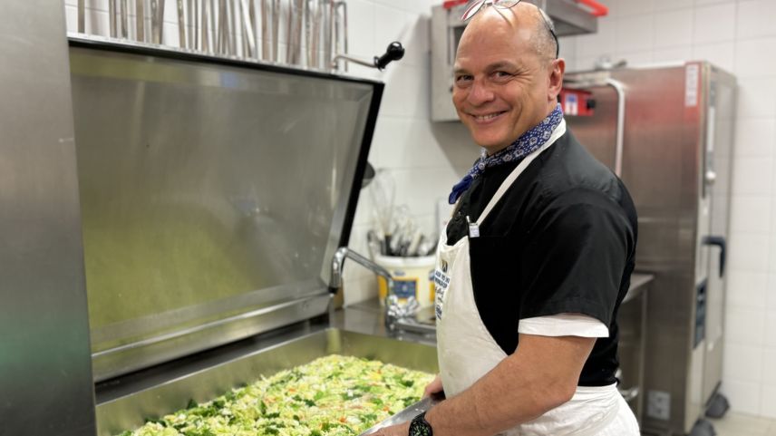 90 Prozent des Essens wird in Salastrains gekocht. Foto: Fadrina Hofmann