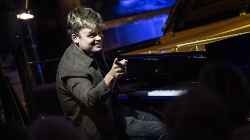 Jesús Molina möchte seine Freude an der Musik mit der Zuhörerschaft teilen. Foto: Mayk Wendt/Festival da Jazz