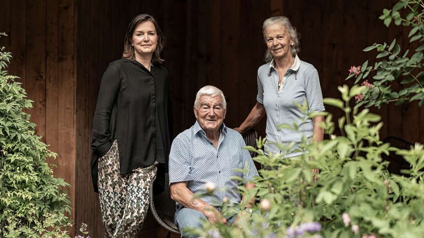 Corina Giovanoli mit ihren Eltern Dumeng und Ursula. Fotos: z. Vfg