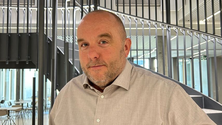 Thomas Schmid maina daspö il 2020 l’Uffizi chantunal d’energia e trafic. fotografia: Claudia Cadruvi