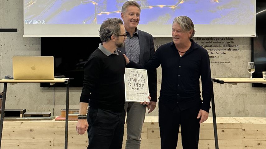 Reto Marty darf den Anerkennungspreis entgegennehmen. Foto: Reto Marty