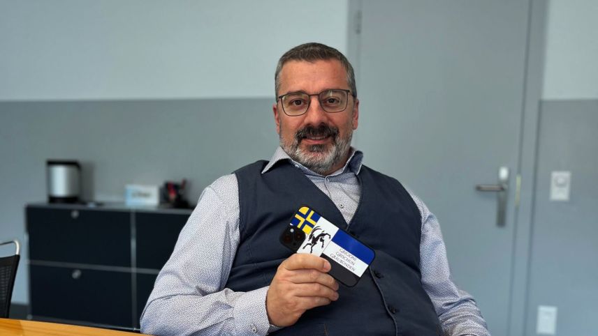 Daspö duos ons promouva Alberto Palaia il rumantsch e talian sco delegà dal Post specialisà pella plurilinguità dal Grischun. Ch’el viva la trilinguità grischuna as doda ed as vezza (fotografia: Toni Vinzens).