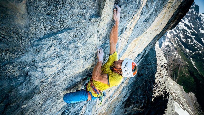 Roger Schäli an der Jungfrau Westwand bei einer Erstbegehung der Route «Silverback» (8a+). 		
Foto: Frank Kretschmann