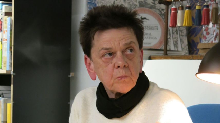 Angelika Overath erzählt gerne über die Entstehung ihrer Gedichte (Foto: Bettina Gugger).