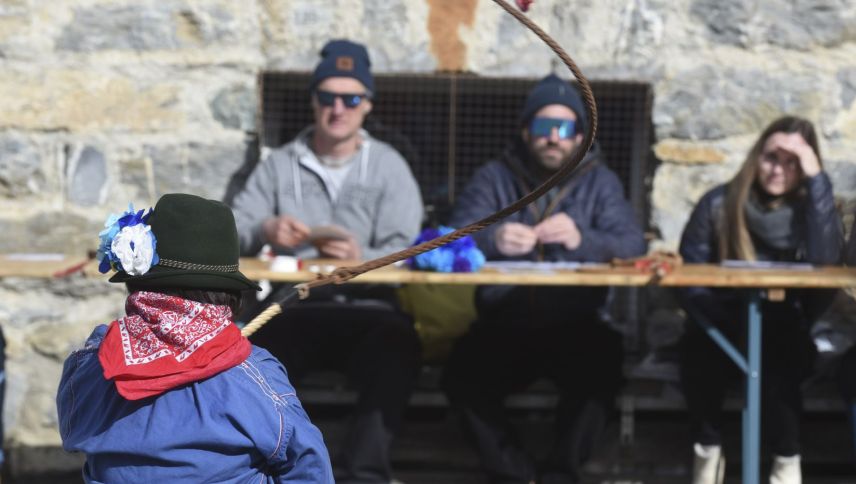 Beim Peitschenknallen-Wettbewerb. Foto: Hans Ulrich Gantenbein