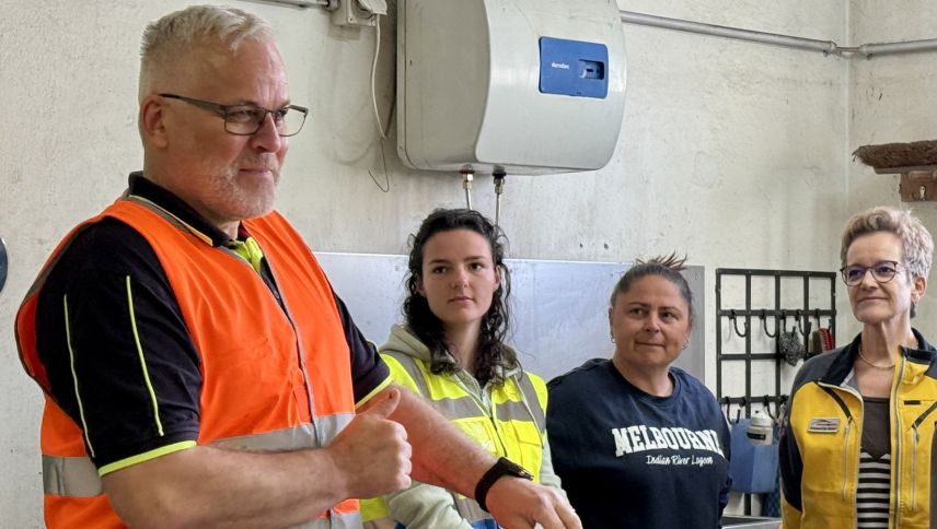 Der Übungsleiter Reto Böhlen gibt Tipps. Foto: Fadrina Hofmann