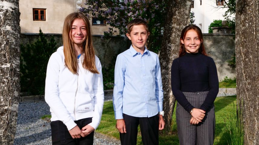 Ils vendschaders da la categoria 5./6. classa: Laila Thoma, Burtel Defila, Gloria Pietrogiovanna (fotografia: Jon Duschletta).