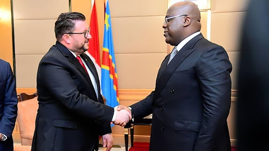 Inscunter cul president da la Republica Democratica dal Congo Félix Tshisekedi. «Nus lavurain in büro, giain a conferenzas e discutain cun ministers», disch Chasper Sarott. «Ma tant important am para eir dad ir oura i’l pajas per incleger quel.» 