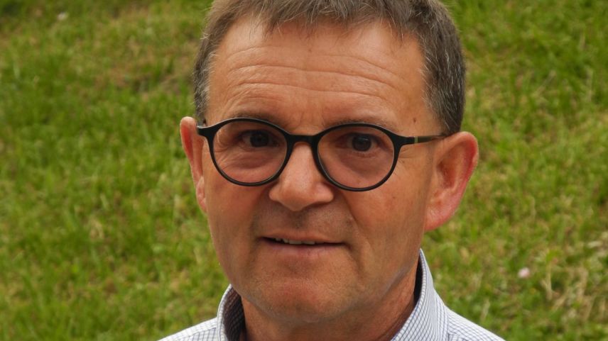 Andri Gritti ha instrui 40 onns a Sent – in prüma lingia la tschinch- e sesavla classa (fotografia: mad)