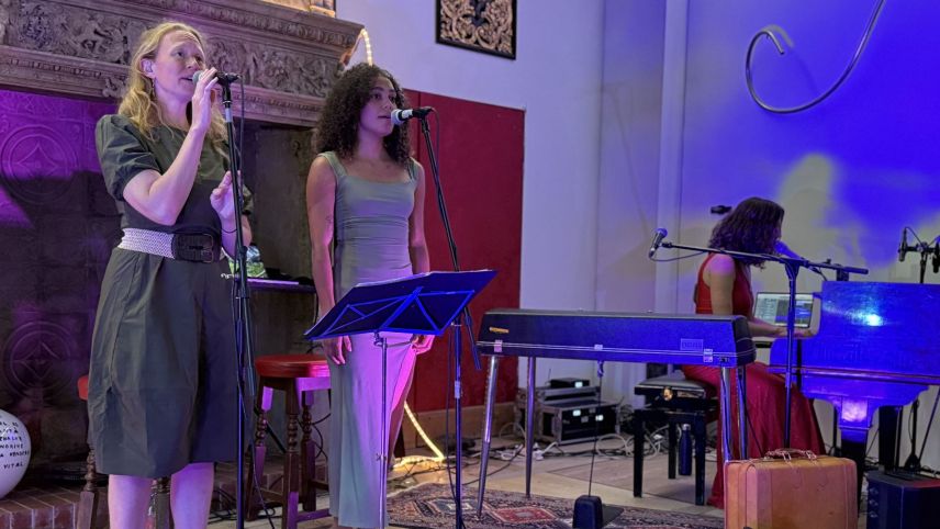 Rahel, Samira e Cinzia - trais duonnas cun vuschs fermas. fotografia: Fadrina Hofmann