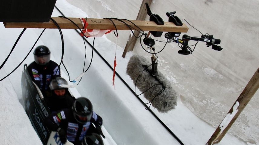 Vier bis sechs Kilometer Kabel müssen entlang der Bobbahn verlegt werden. Foto: Julia Biffi