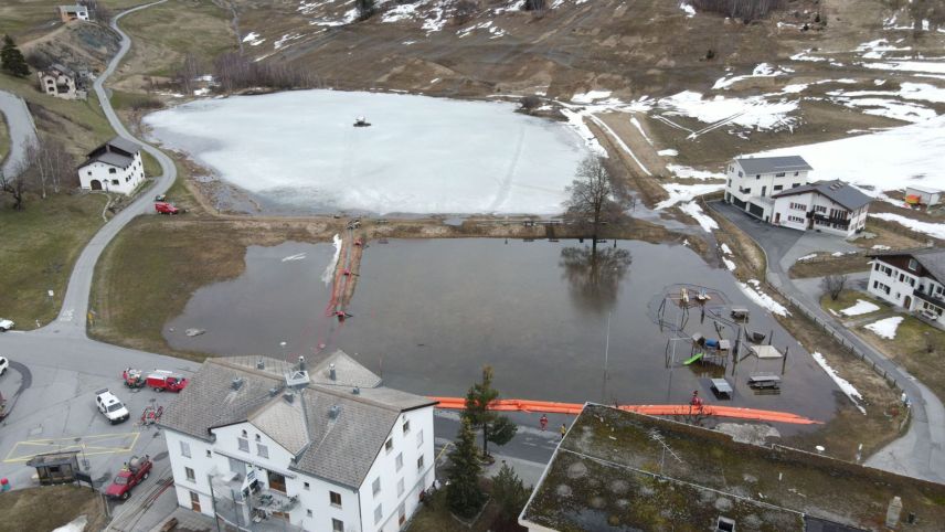 Drohnenaufnahme von der aussergewöhnlichen Situation.  Foto: Pumpiers Pisoc
