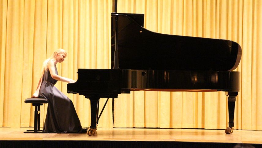 Die ukrainische Pianistin Svetlana Andreeva während des Eröffnungskonzertes der Piano Days im Konzertsaal des Suvretta House in St. Moritz. Foto: Stefanie Wick Widmer